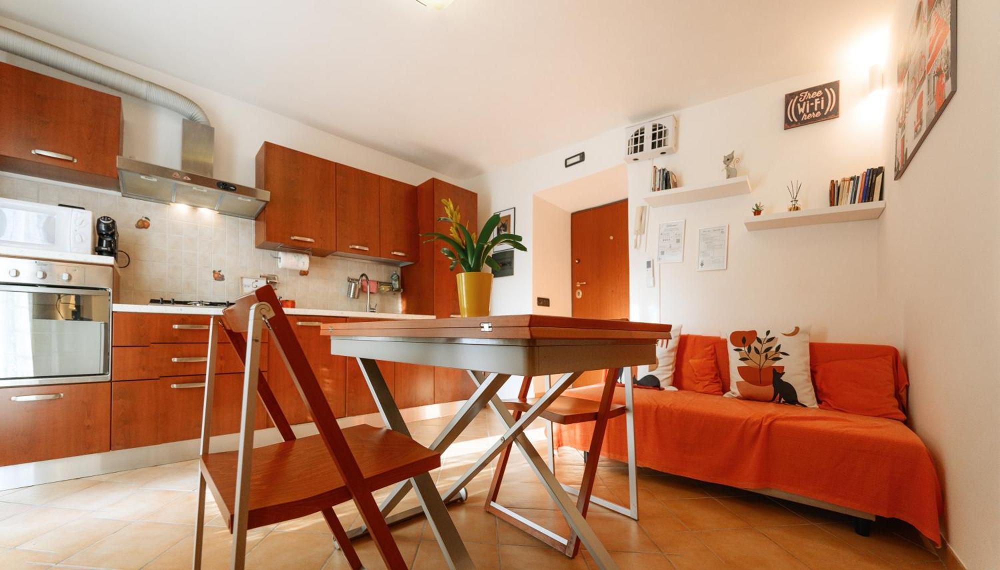 Zizi House Rom